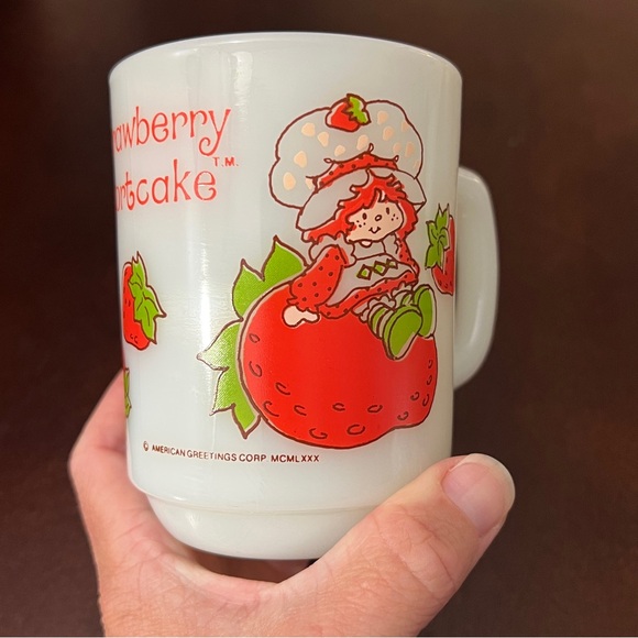 Vintage Raspberry Tart & Strawberry Shortcake Anchor Hocking Milk Glass Mugs Set - Picture 4 of 14